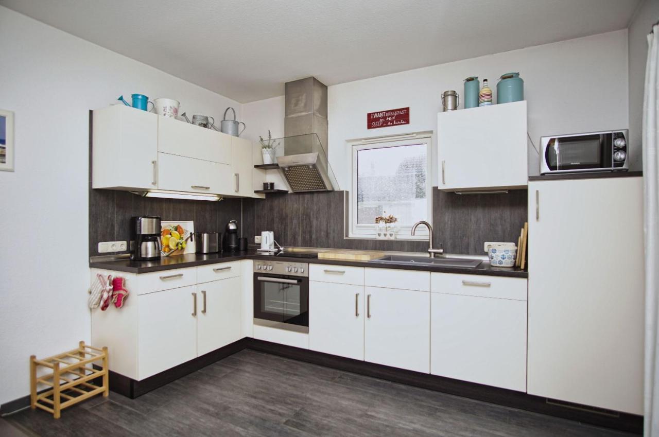 Komfortables Haus Mit Kamin, Sauna, Garten, Terrasse - Ferienhaus Sternschnuppe Wiek auf Ruegen Luaran gambar