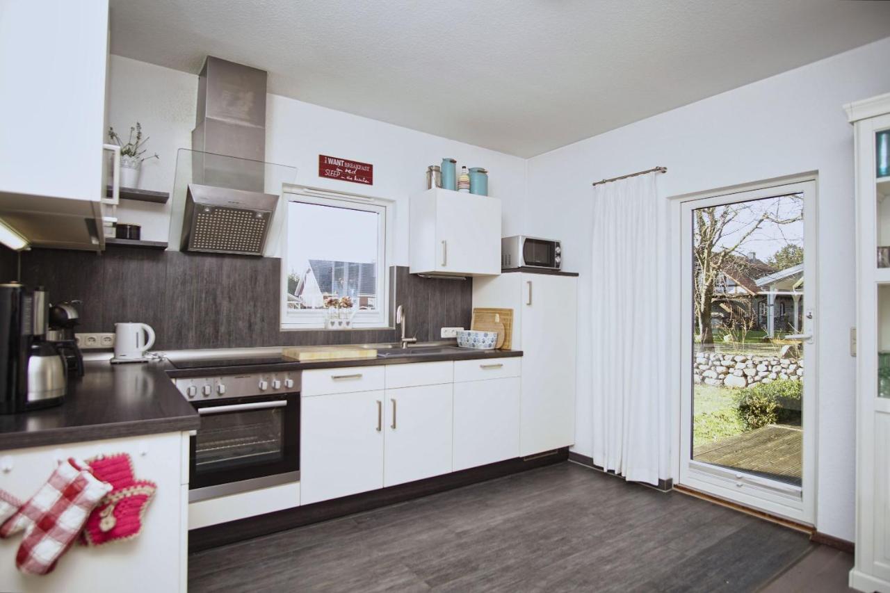 Komfortables Haus Mit Kamin, Sauna, Garten, Terrasse - Ferienhaus Sternschnuppe Wiek auf Ruegen Luaran gambar