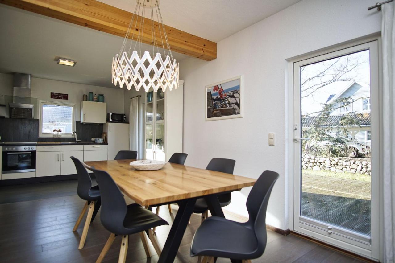 Komfortables Haus Mit Kamin, Sauna, Garten, Terrasse - Ferienhaus Sternschnuppe Wiek auf Ruegen Luaran gambar