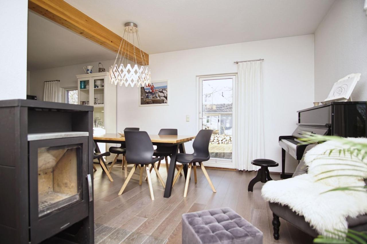 Komfortables Haus Mit Kamin, Sauna, Garten, Terrasse - Ferienhaus Sternschnuppe Wiek auf Ruegen Luaran gambar