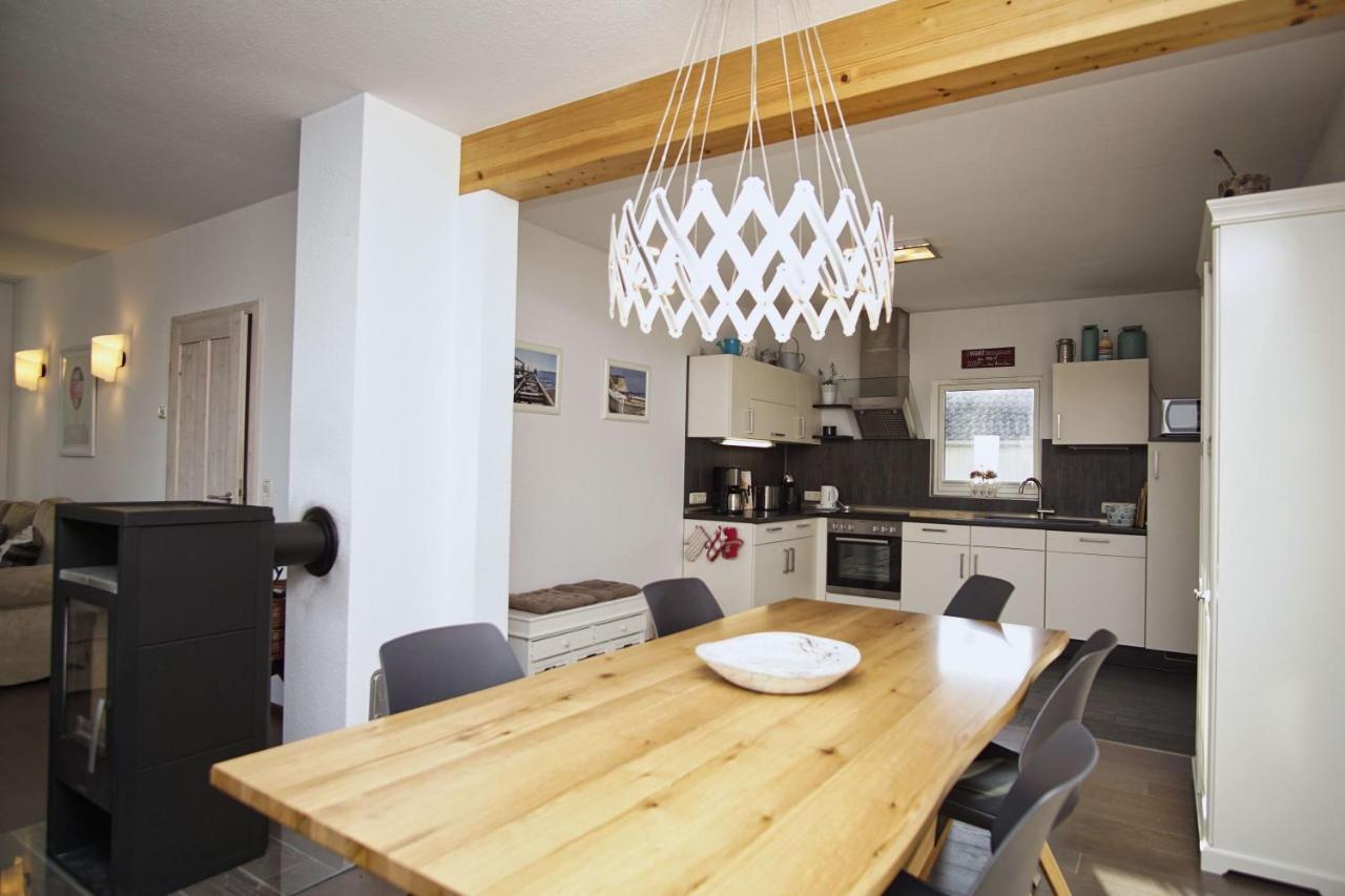 Komfortables Haus Mit Kamin, Sauna, Garten, Terrasse - Ferienhaus Sternschnuppe Wiek auf Ruegen Luaran gambar
